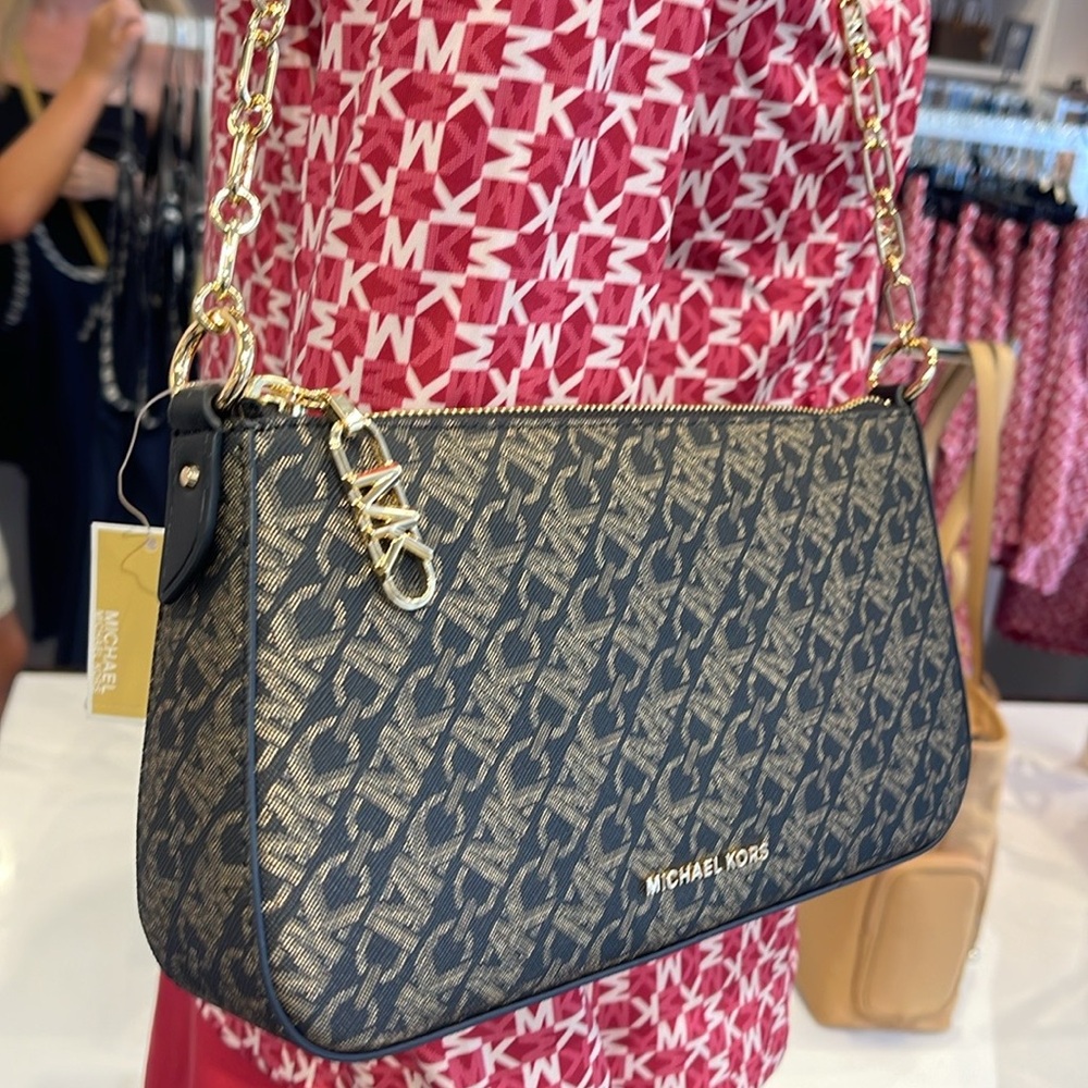 MICHAEL KORS EMPIRE MEDIUM METALLIC CHAIN-LINK POCHETTE
Black/Pale Gold 
NWT - Picture 4 of 16